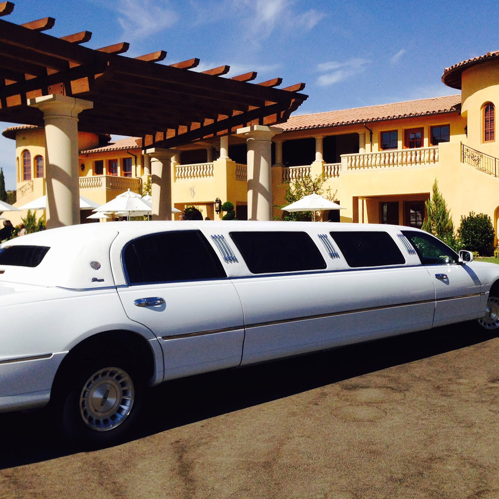 Kenilworth Lincoln Town Limo Hire Kenilworth Lincoln Town Limo Hire